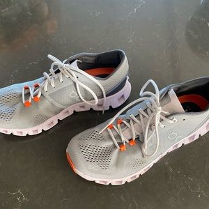 Brand new pair of ON Helion running shoes